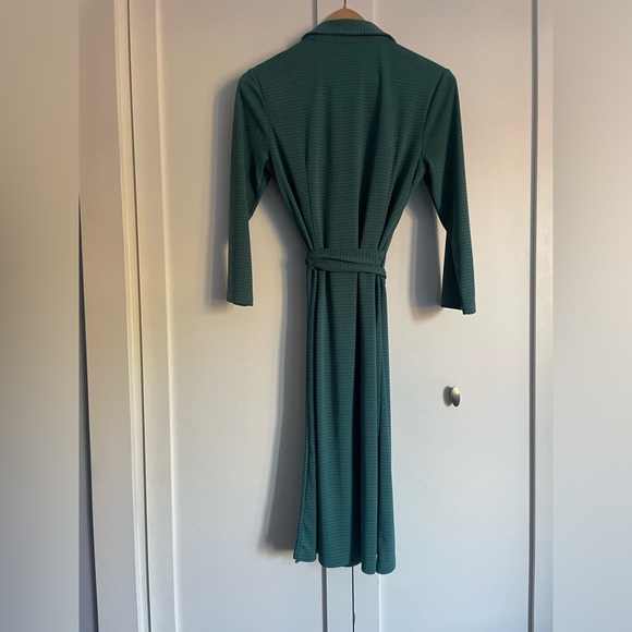 Ann Taylor Loft Turquoise patterned wrap dress, size 6. - Picture 4 of 4